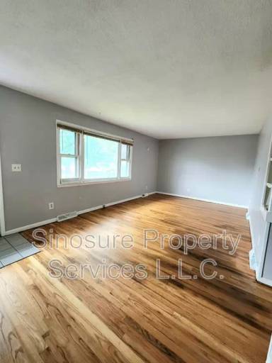 Main picture of 39 Grove Ave