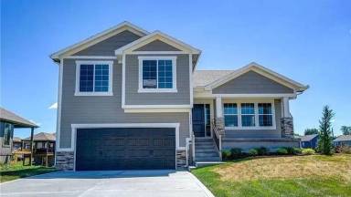 Main picture of 1005 SW Eagle Dr