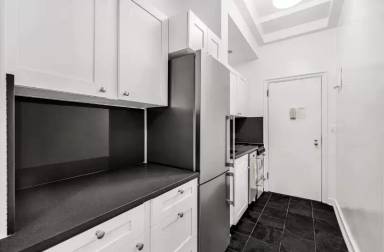 Main picture of 300 W 44th St