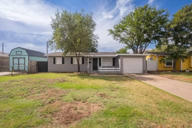Main picture of 1011 SW 48th Ave
