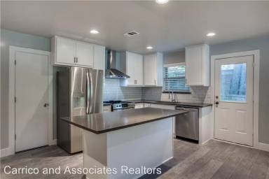 Main picture of 10743 Lake Gardens Dr