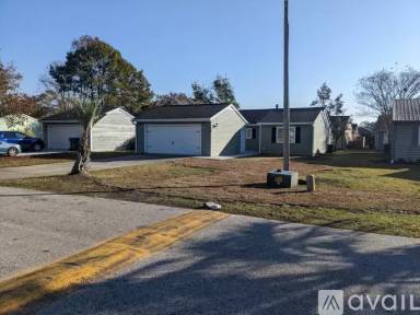 Main picture of 102 Saint Andrews Ln