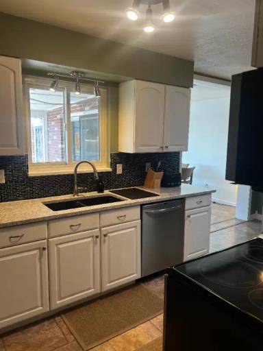 Main picture of 81 Delta St