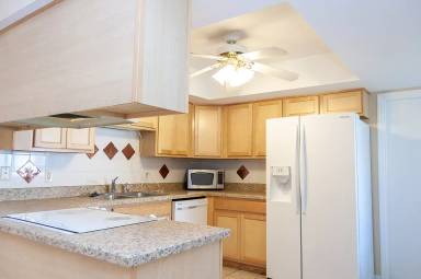 Main picture of 912 Robinhood Ct