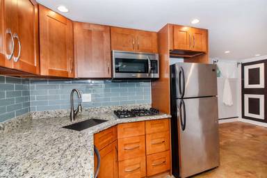 Main picture of 105 Munroe St