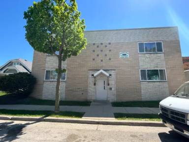 Main picture of 2066 S 74th St