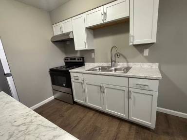 Main picture of 561 E Ross Ln