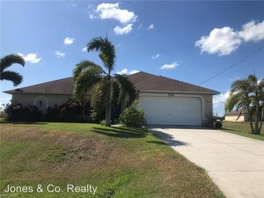 Main picture of 904 NW Juanita Pl