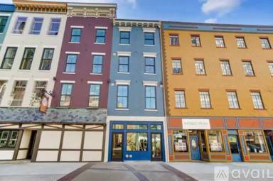 Main picture of 33 E Court St