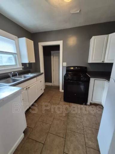 Main picture of 3616 NE Monroe St