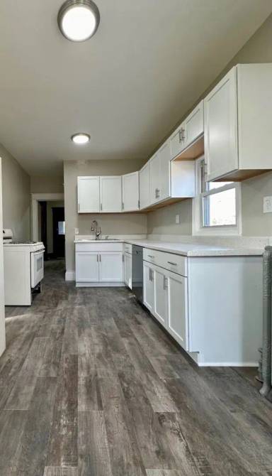 Main picture of 1060 Arkwright St