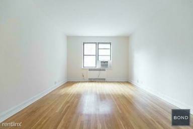 Main picture of 1680 York Ave