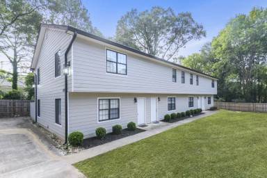 Main picture of 1692 Temple Ave