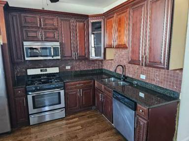 Main picture of 2830 W Fulton St