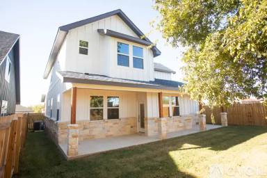 Main picture of 2131 Blackhawk Loop