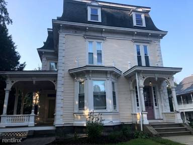 Main picture of 104 Walnut St
