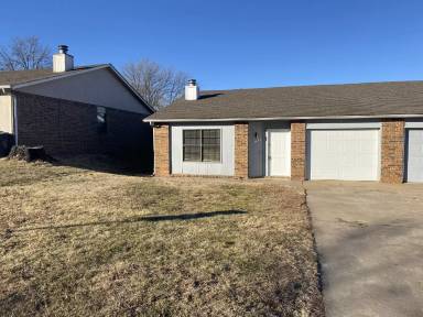 Main picture of 2421 W Gum St