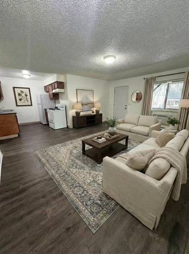 Main picture of 685 Michigan Ave E
