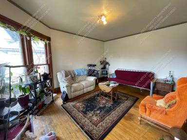 Main picture of 808 W Kalamazoo Ave