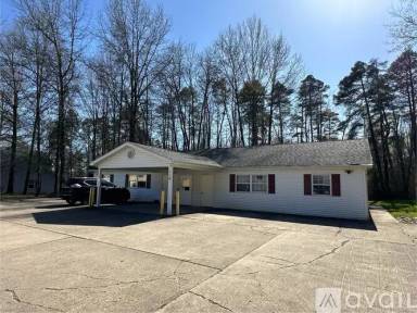 Main picture of 114 Green Oaks Dr