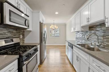 Main picture of 872 N Edgemont St