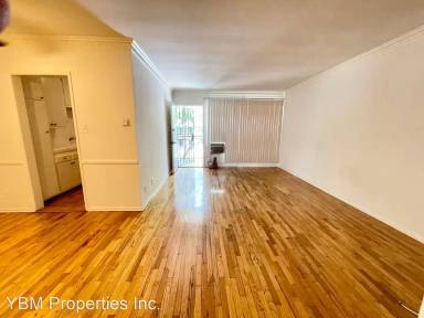 Main picture of 1206 N Hayworth Ave