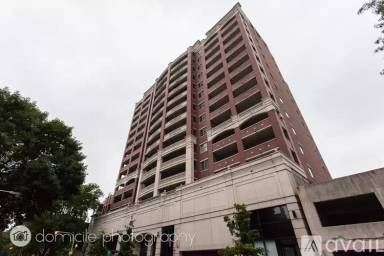 Main picture of 828 W Grace Apartments