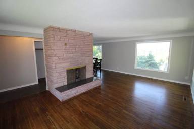 Main picture of 1004 W Banbury Dr