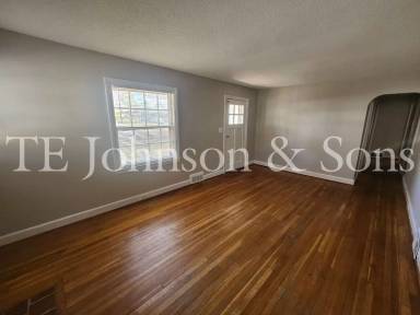 Main picture of 900 Knollwood St