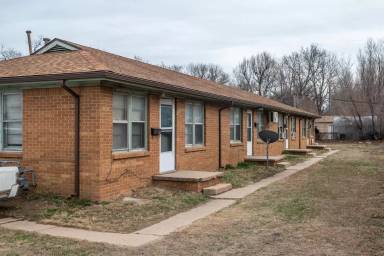 Main picture of 405 W 31st St S