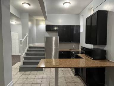 Main picture of 3432 W Franklin Blvd