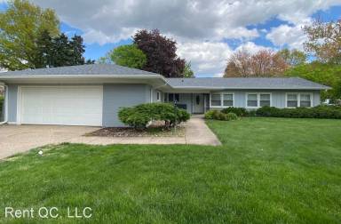 Main picture of 24 Parkwood Dr