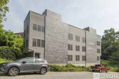 Main picture of 641 Green Ln