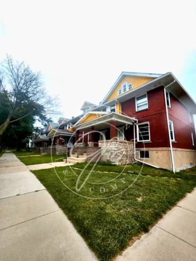 Main picture of 193 1/2 E Broadway St