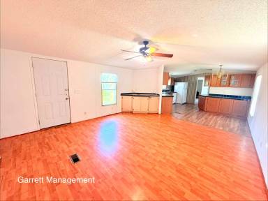 Main picture of 921 Seneca Dr