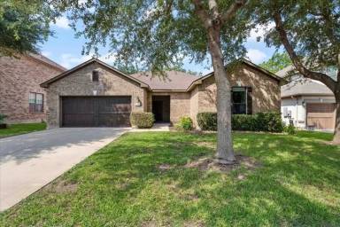 Main picture of 320 Island Oak Dr