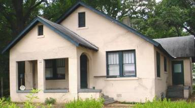 Main picture of 2233 E 3rd St