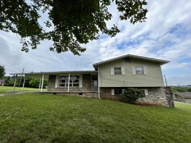 Main picture of 105 Londonderry Rd