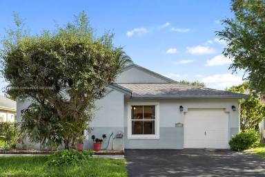 Main picture of 20770 NW 1st St