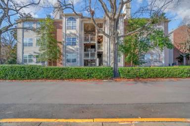 Main picture of Colonial Place Condos