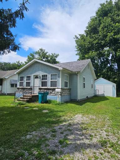 Main picture of 1649 E Blaine St