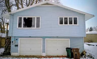 Main picture of 843 1st St NE