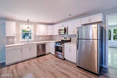 Main picture of 310 Pleasant St