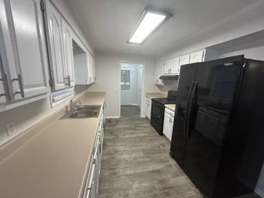 Main picture of 100 Ridgewood Rd