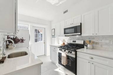 Main picture of 10 Montgomery Ave Apartments
