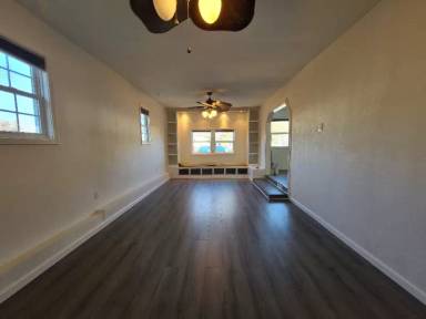 Main picture of 321 N School Ln
