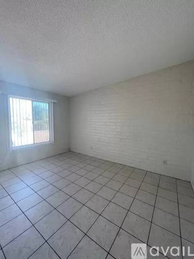 Main picture of 2560 E Sequoyah St