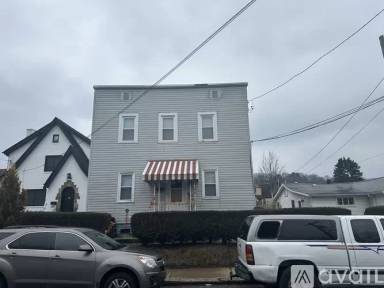 Main picture of 2011 Main St