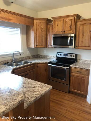 Main picture of 17 S 4th W