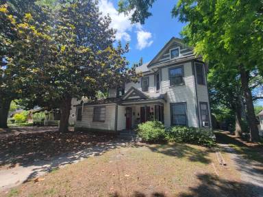 Main picture of 669 Percy St